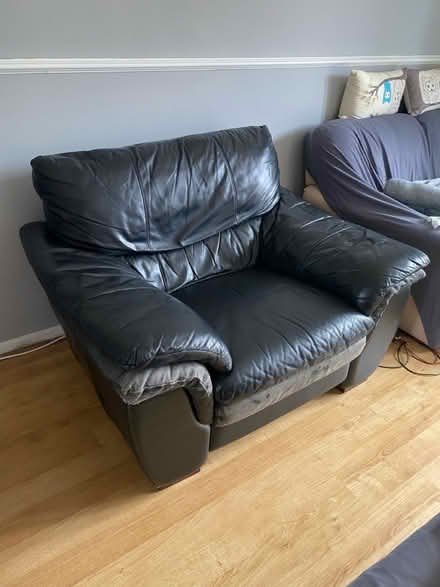 Photo of free Single seater sofa (Duston NN5) #2