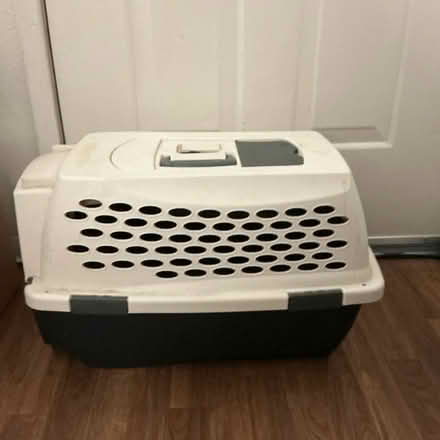 Photo of free Pet carrier (35th ave and Greenway Road) #1