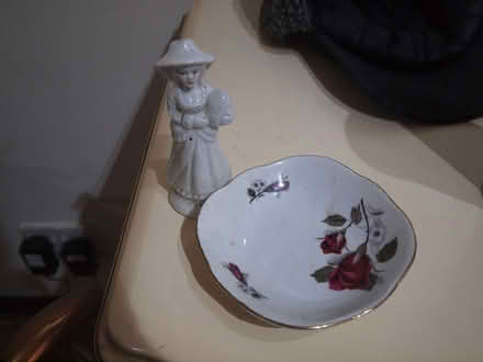 Photo of free dish and small figurine (Oakwood LS8) #1