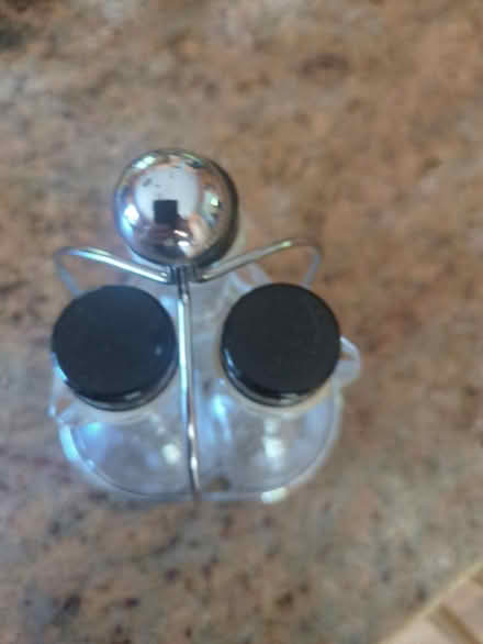 Photo of free Oil and vinegar cruet set (Leonardo/Middletown) #2