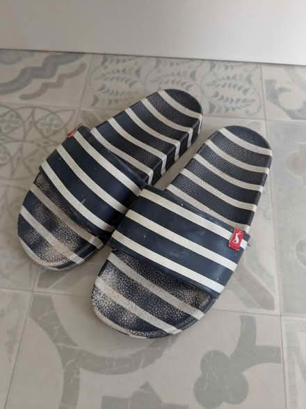 Photo of free Kids sliders size EU 33 (M33) #3