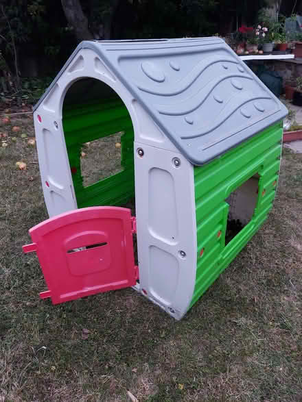 Photo of free Wendy House (WR14 Malvern Link) #2