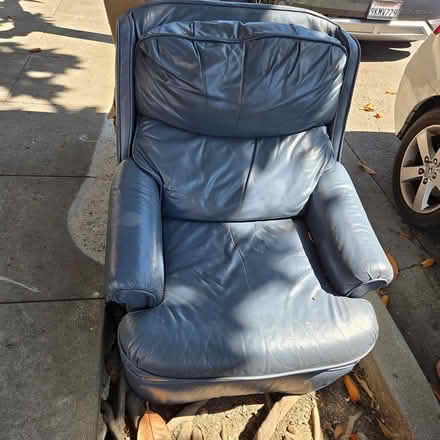 Photo of free 2 Easy Chairs (280 Chiquita Ave Mtn Vw) #1