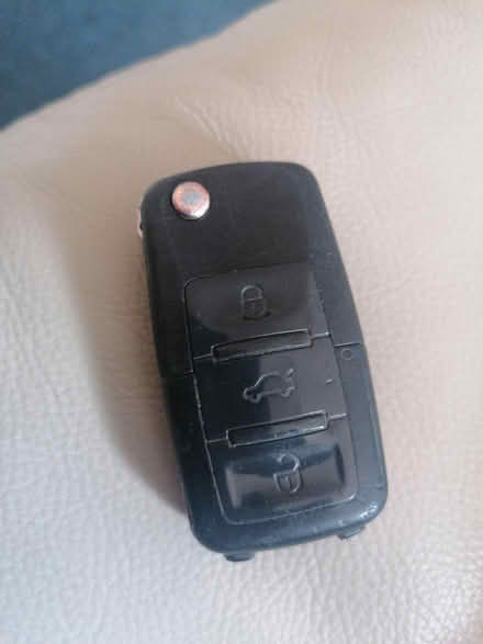 Photo of Old car keys fobs (Parkstone BH14) #1