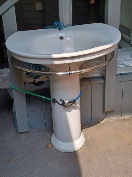 Photo of free Pedestal sink (Manor Park) #1