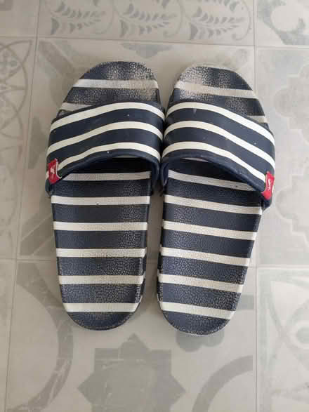 Photo of free Kids sliders size EU 33 (M33) #1