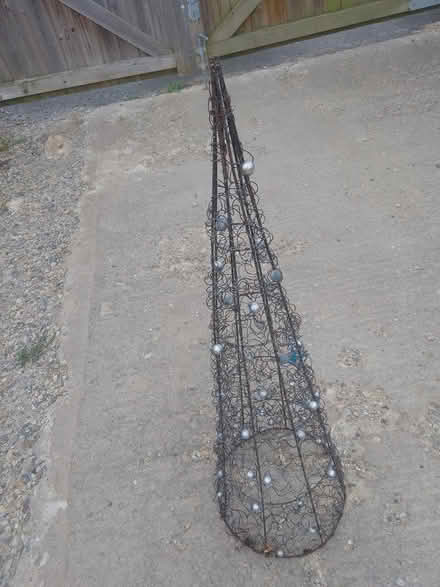 Photo of free One metal garden ornament (Harrogate. HG1.) #2
