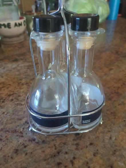Photo of free Oil and vinegar cruet set (Leonardo/Middletown) #1