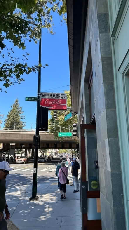 Photo of free moving boxes (Maison d’Etre on College Ave) #3