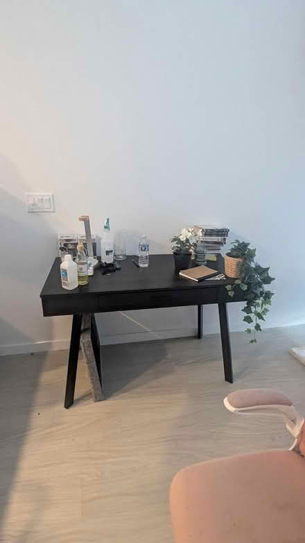 Photo of free Desk (SLU) #1