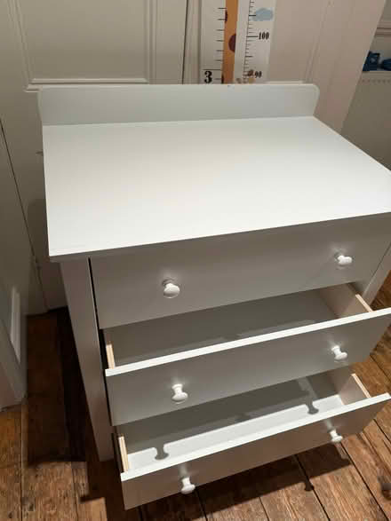 Photo of free Dresser / changing table/ chest of drawers (Earls Court SW10) #4
