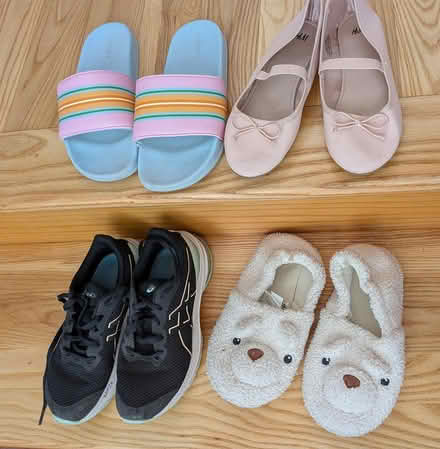 Photo of free kids' shoes (Old Ottawa south) #1