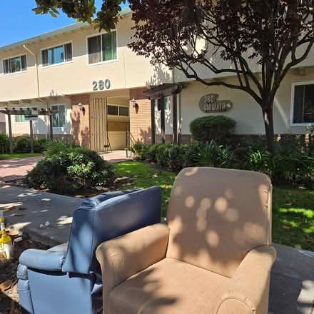 Photo of free 2 Easy Chairs (280 Chiquita Ave Mtn Vw) #3