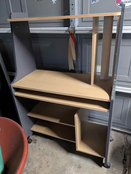 Photo of free Small desk (SE Ann Arbor) #1