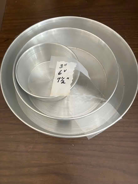 Photo of free Small-tier cake pans (Fair Haven) #1
