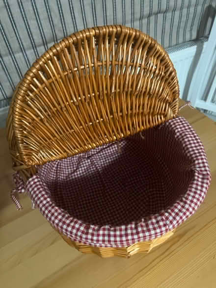 Photo of free Wicker picnic basket (Twickenham TW2) #3