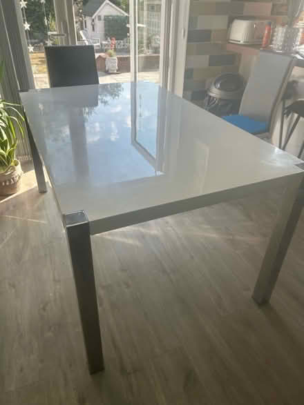 Photo of free White gloss table (Portchester fareham) #1