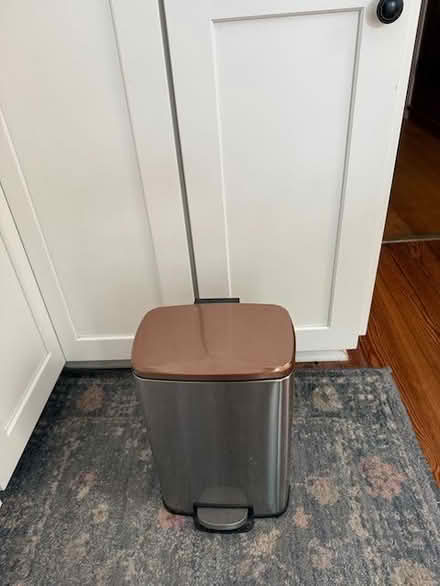 Photo of free Small recycling trash can (Capitol Hill 20003) #1