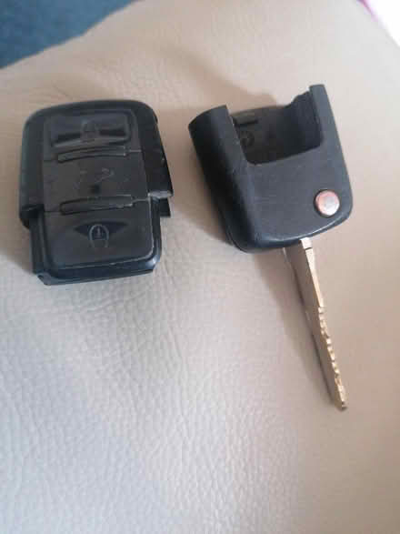 Photo of Old car keys fobs (Parkstone BH14) #2