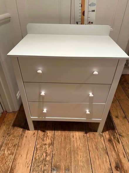 Photo of free Dresser / changing table/ chest of drawers (Earls Court SW10) #1
