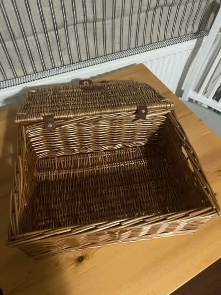 Photo of free Brown wicker hamper (Twickenham TW2) #2