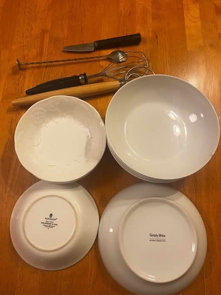 Photo of free Collection of pints and plates (Dun loughie) #2