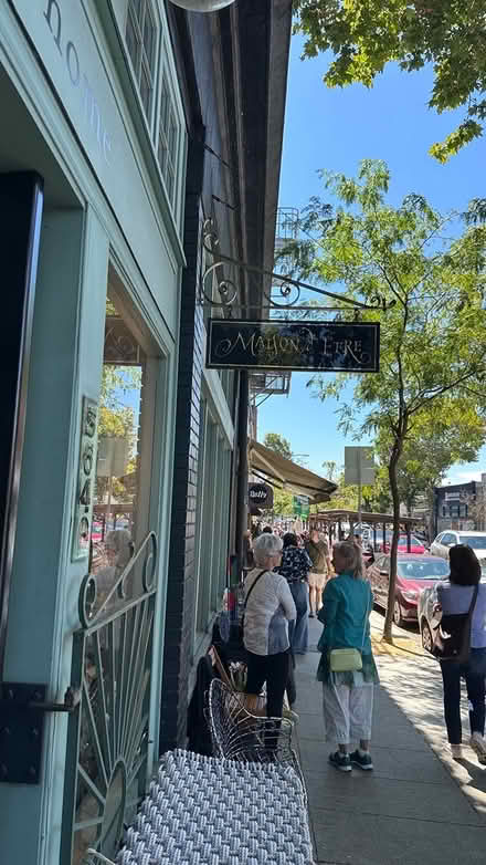 Photo of free moving boxes (Maison d’Etre on College Ave) #2