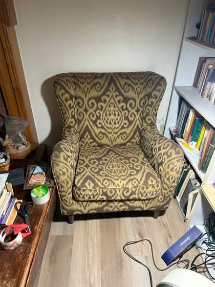 Photo of free Comfy chair probably antique (Oaklandon/Fort Harrison) #1