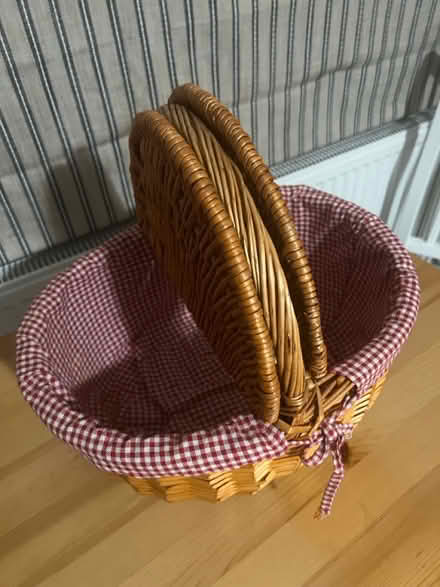 Photo of free Wicker picnic basket (Twickenham TW2) #2