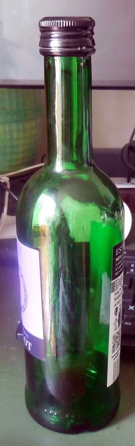 Photo of empty 25 wine bottles (Stroud GL5) #1