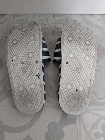 Photo of free Kids sliders size EU 33 (M33) #2