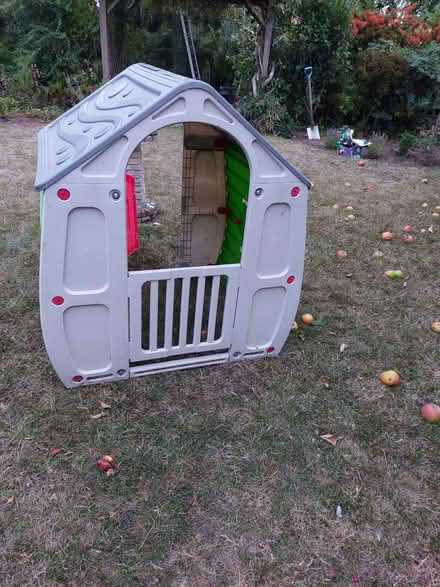 Photo of free Wendy House (WR14 Malvern Link) #1