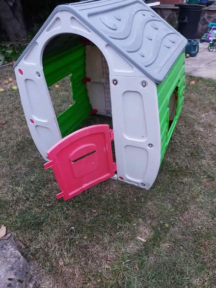 Photo of free Wendy House (WR14 Malvern Link) #3