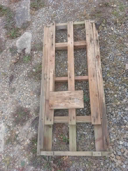 Photo of free One small wooden pallet (Harrogate. HG1.) #1