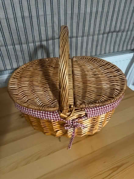 Photo of free Wicker picnic basket (Twickenham TW2) #1