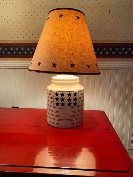 Photo of free Americana-style lamp (West Laurel) #1