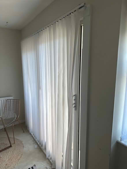 Photo of free White vertical blinds (Ninelms SW8) #3