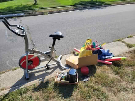 Photo of free Curb Alert (43868 Paramount Pl, 20152) #1