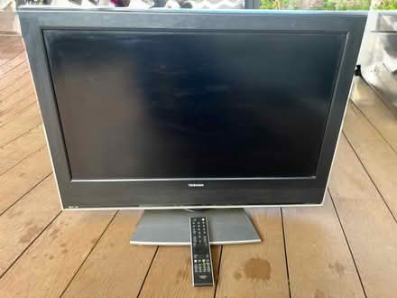 Photo of free Toshiba 32" TV with Remote (Teddington TW11) #1