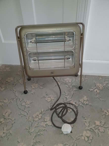 Photo of free For Am Dram? Old Electric Fire (Perranporth TR6) #1