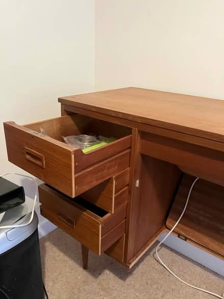 Photo of free Sewing machine (Snatchfield SY6) #4