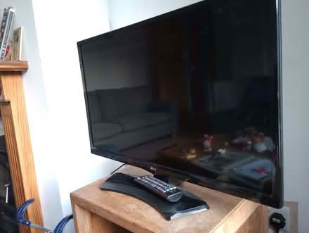 Photo of free For parts: 28 inch flat screen TV (Headingley LS6) #1