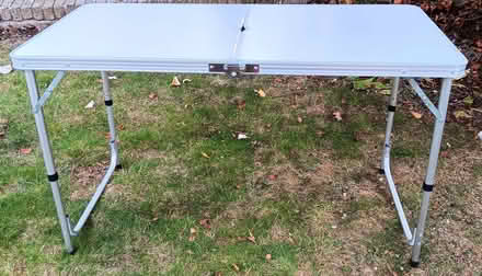 Photo of free foldaway table (Bussage GL6) #2