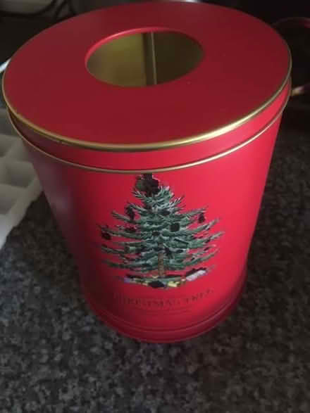 Photo of free musical Christmas tin (Queens Park CM12) #1