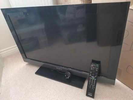 Photo of free Old 32" Sony TV (NR5) #1