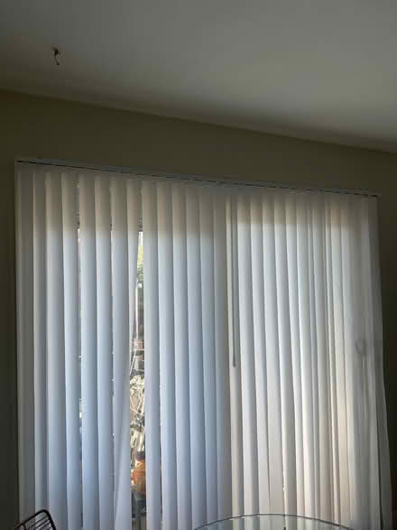 Photo of free White vertical blinds (Ninelms SW8) #4