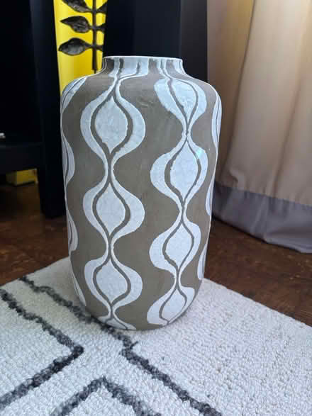 Photo of free Big vase (Rego Park) #1