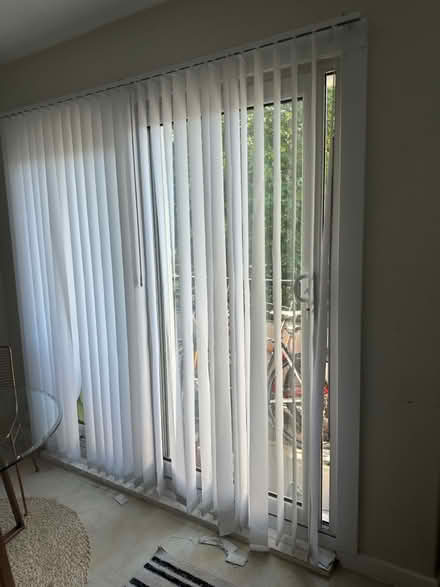 Photo of free White vertical blinds (Ninelms SW8) #1