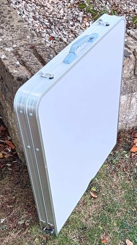 Photo of free foldaway table (Bussage GL6) #1