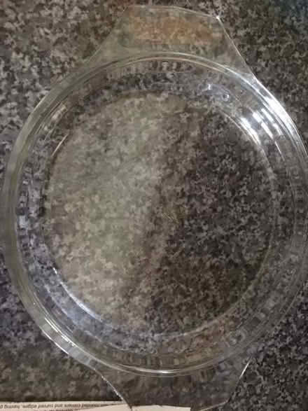 Photo of free glass baking dish with handles (Queens Park CM12) #1